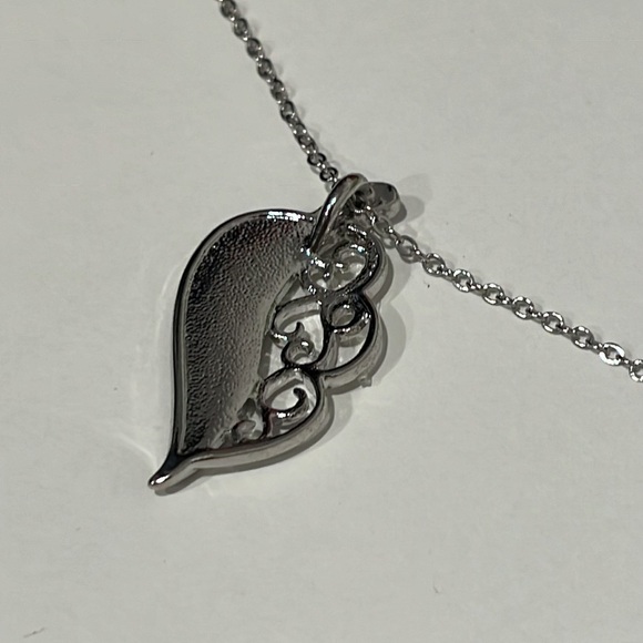 Jade Turquoise Pendant on Silver Necklace - Picture 4 of 5